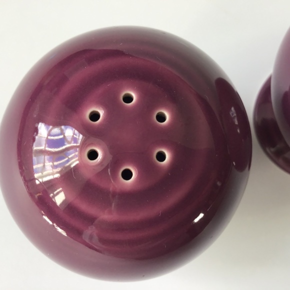 Fiesta Purple Salt & Pepper Shaker Set Vintage Mulberry Plum Round Ball - Picture 3 of 8